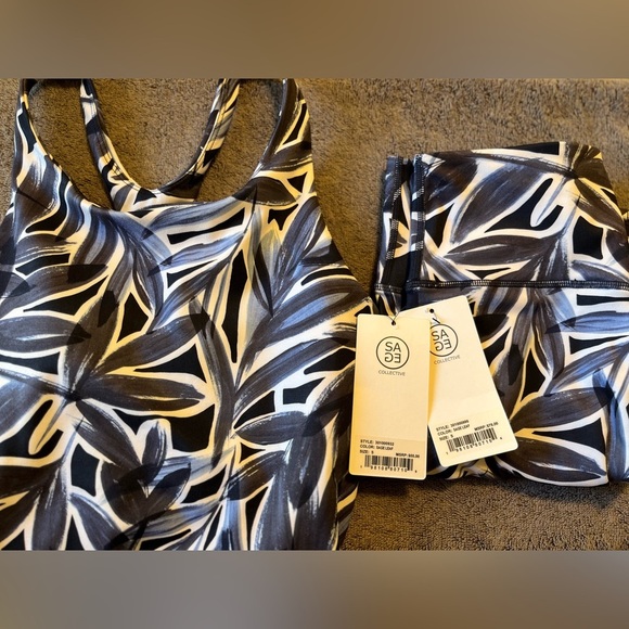 Sage Collective NWT Sports Bra and Leggings Set Sage Leaf Print Size S - Picture 2 of 13